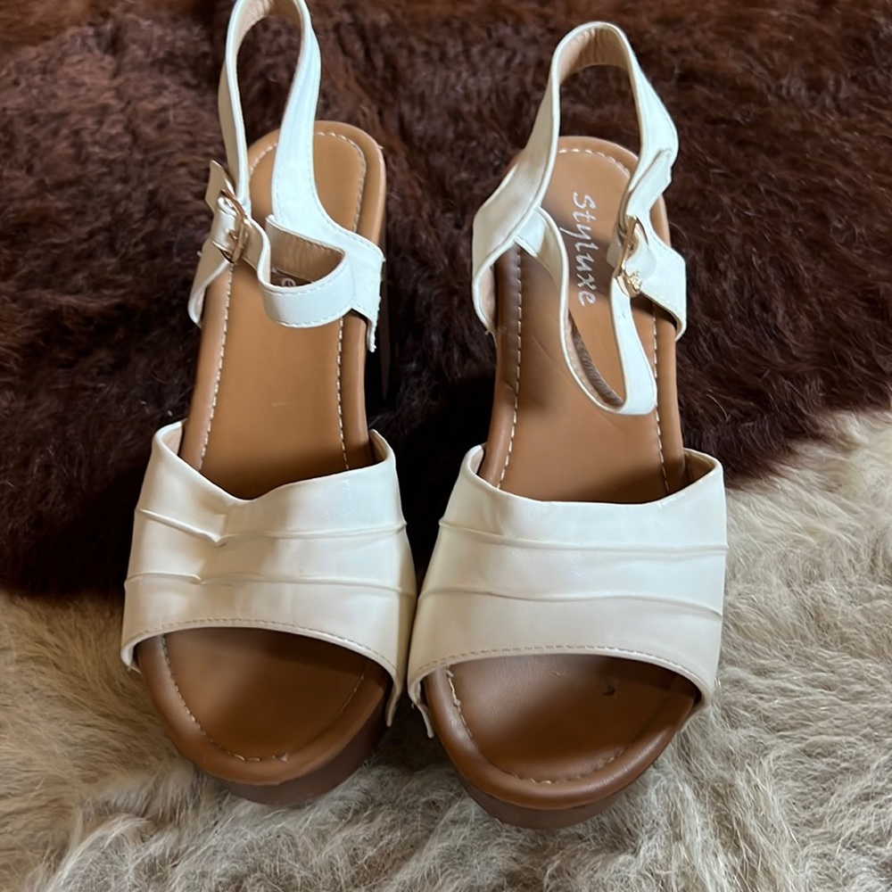 Styleluxe Sandals size 8 1/2